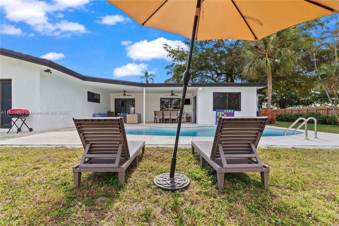 Recently Sold: $925,000 (3 beds, 2 baths, 1802 Square Feet)