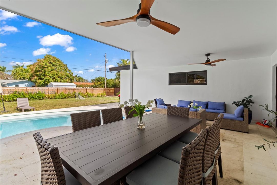 Recently Sold: $925,000 (3 beds, 2 baths, 1802 Square Feet)