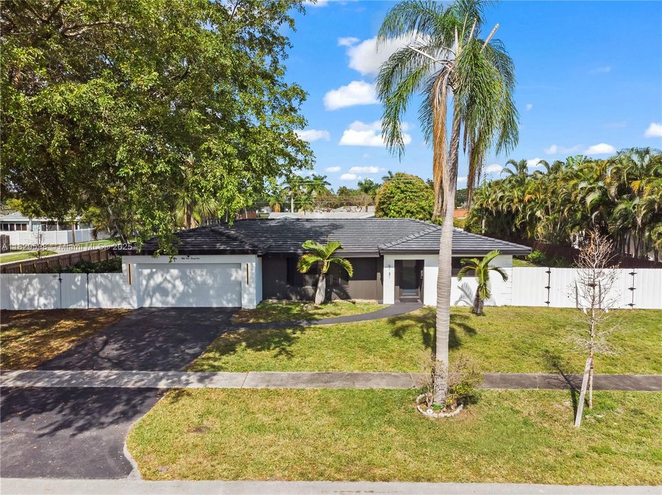 Recently Sold: $925,000 (3 beds, 2 baths, 1802 Square Feet)