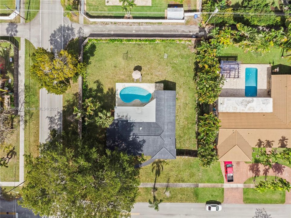 Recently Sold: $925,000 (3 beds, 2 baths, 1802 Square Feet)