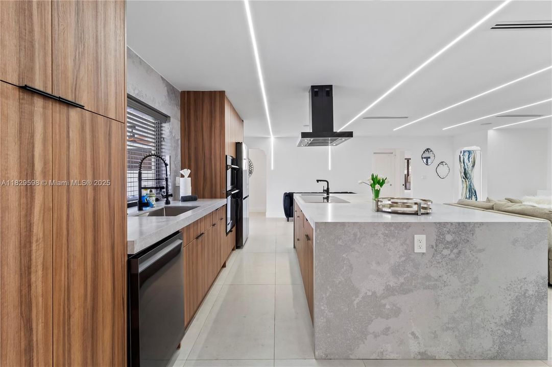 Recently Sold: $925,000 (3 beds, 2 baths, 1802 Square Feet)