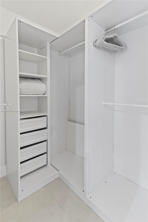 Recently Sold: $925,000 (3 beds, 2 baths, 1802 Square Feet)