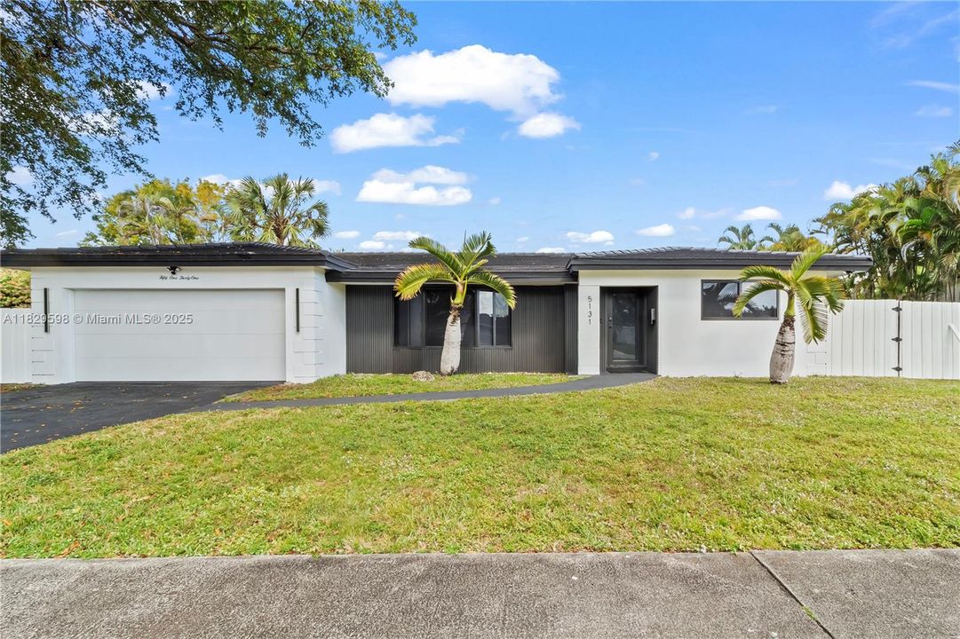 Recently Sold: $925,000 (3 beds, 2 baths, 1802 Square Feet)