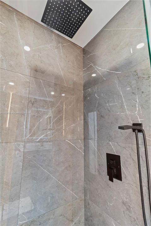 Recently Sold: $925,000 (3 beds, 2 baths, 1802 Square Feet)