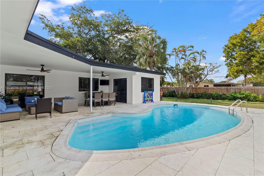 Recently Sold: $925,000 (3 beds, 2 baths, 1802 Square Feet)