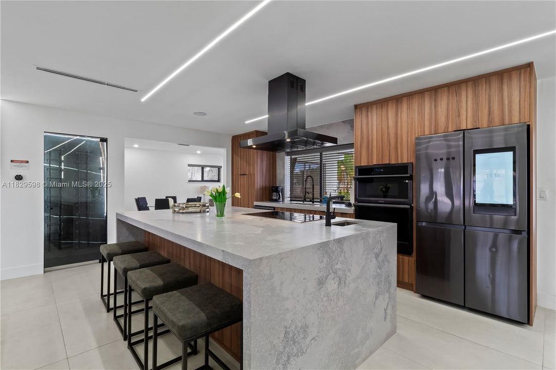 Recently Sold: $925,000 (3 beds, 2 baths, 1802 Square Feet)