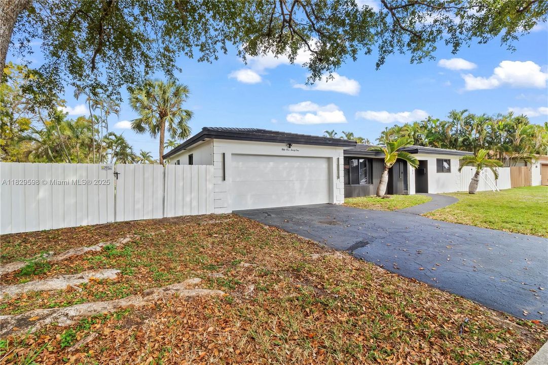 Recently Sold: $925,000 (3 beds, 2 baths, 1802 Square Feet)