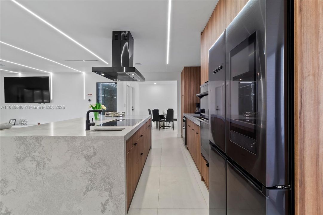 Recently Sold: $925,000 (3 beds, 2 baths, 1802 Square Feet)