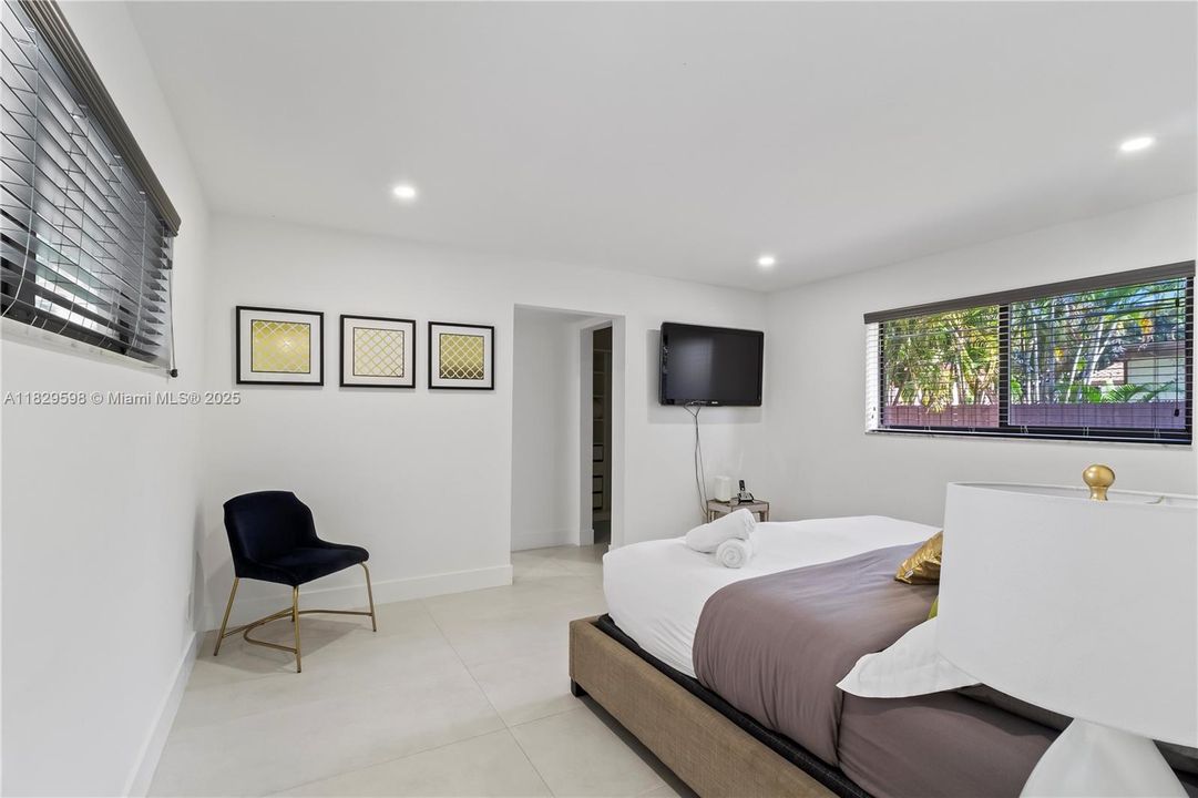 Recently Sold: $925,000 (3 beds, 2 baths, 1802 Square Feet)