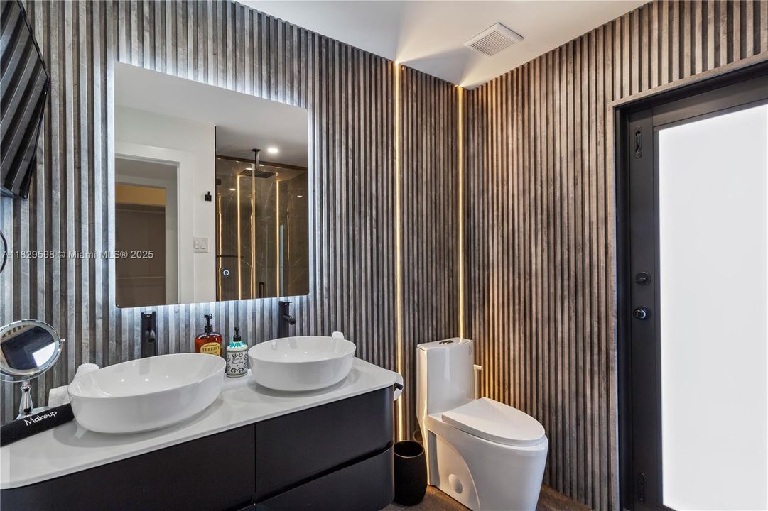 Recently Sold: $925,000 (3 beds, 2 baths, 1802 Square Feet)