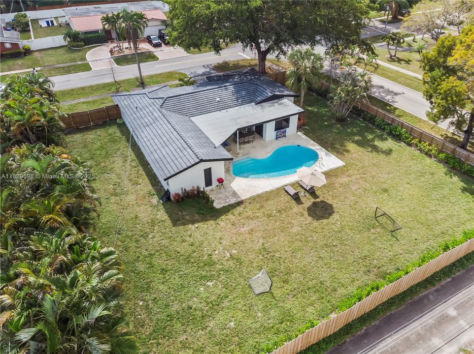 Recently Sold: $925,000 (3 beds, 2 baths, 1802 Square Feet)