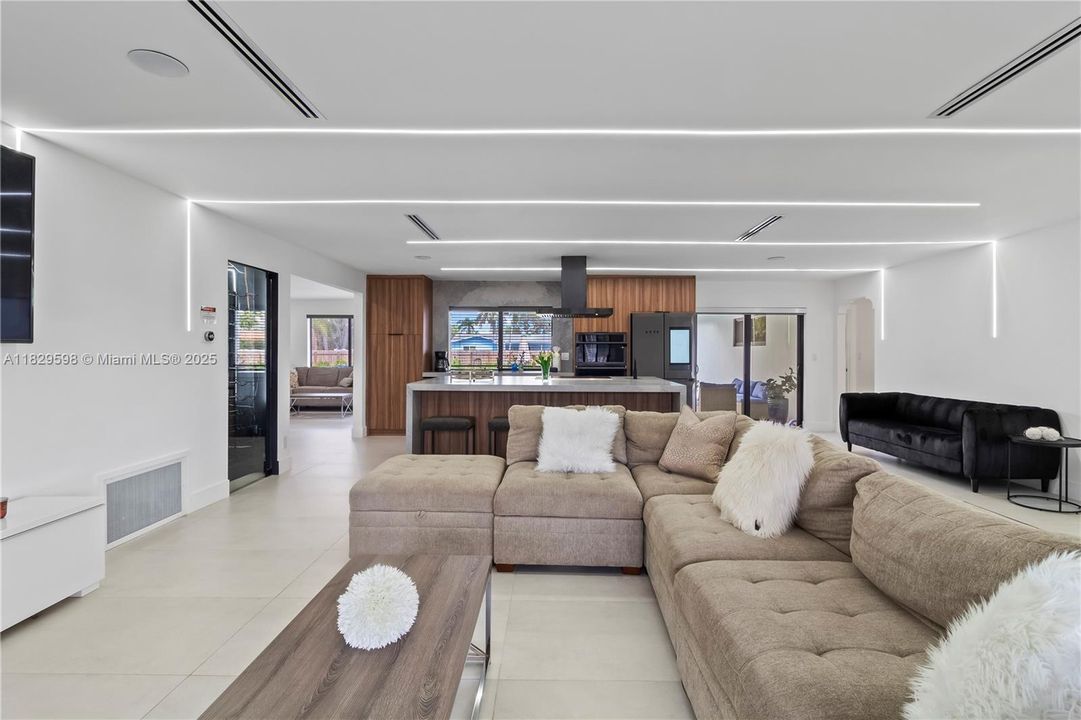 Recently Sold: $925,000 (3 beds, 2 baths, 1802 Square Feet)