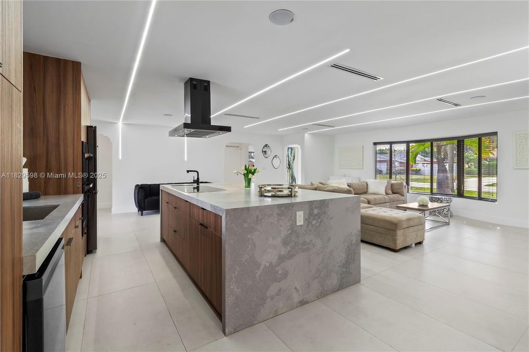 Recently Sold: $925,000 (3 beds, 2 baths, 1802 Square Feet)