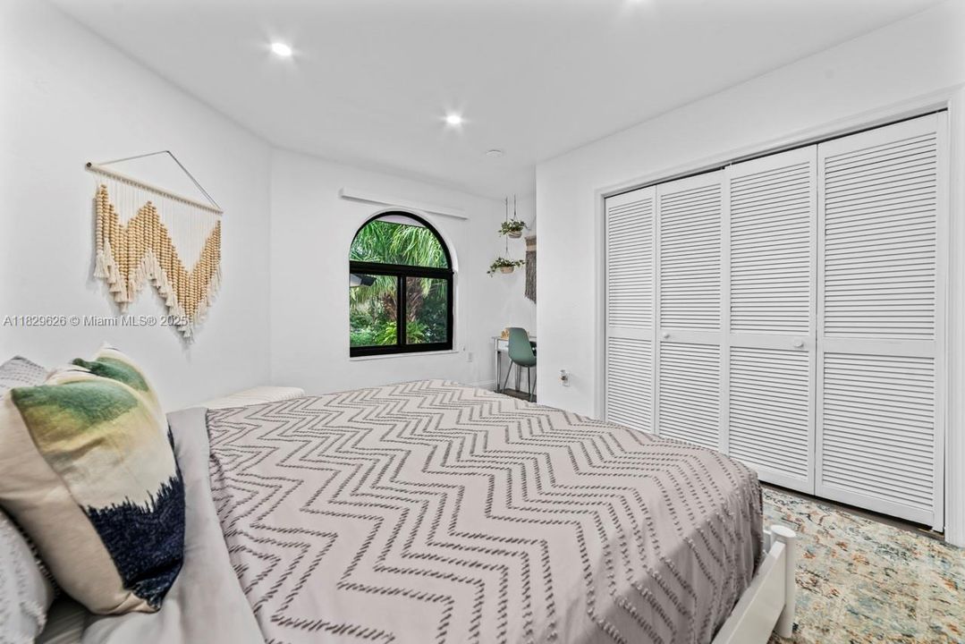 For Rent: $16,500 (5 beds, 6 baths, 3996 Square Feet)