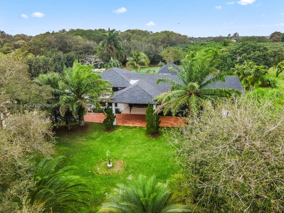 For Rent: $16,500 (5 beds, 6 baths, 3996 Square Feet)
