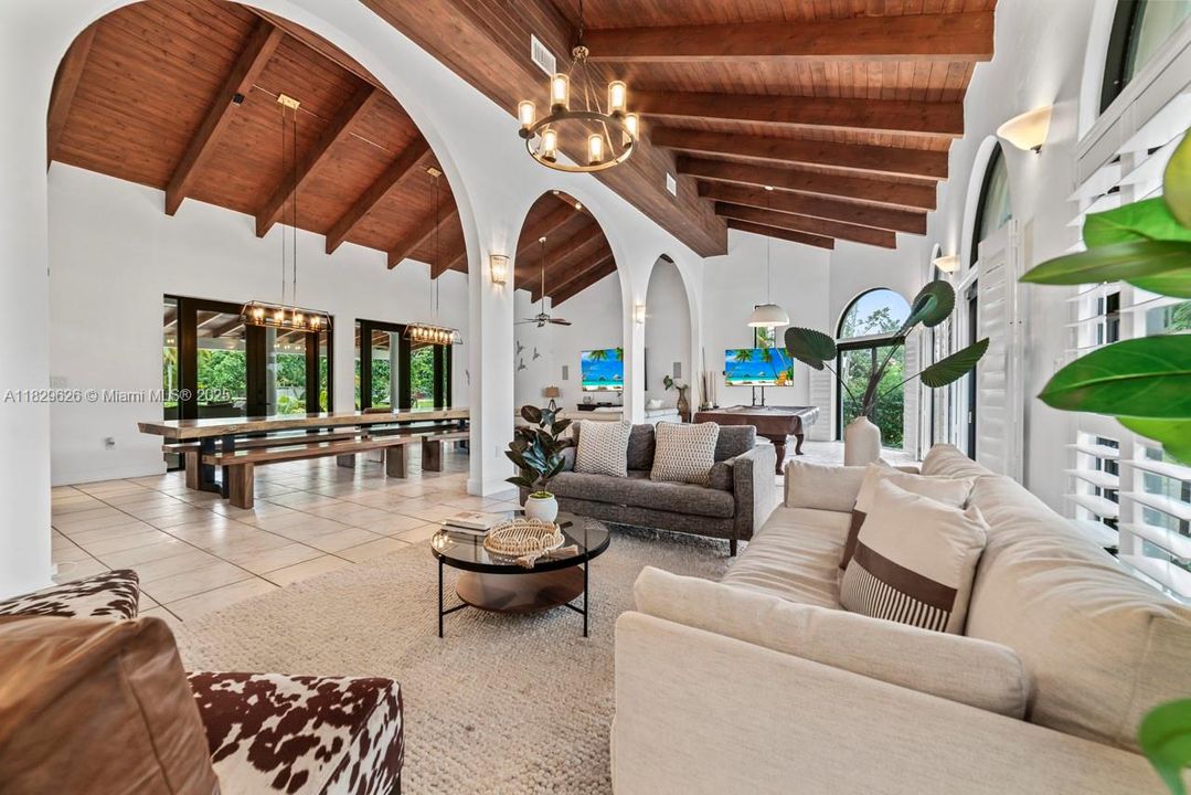 For Rent: $16,500 (5 beds, 6 baths, 3996 Square Feet)