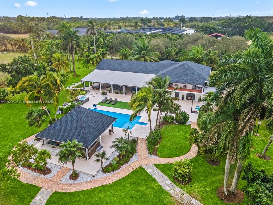 For Rent: $16,500 (5 beds, 6 baths, 3996 Square Feet)