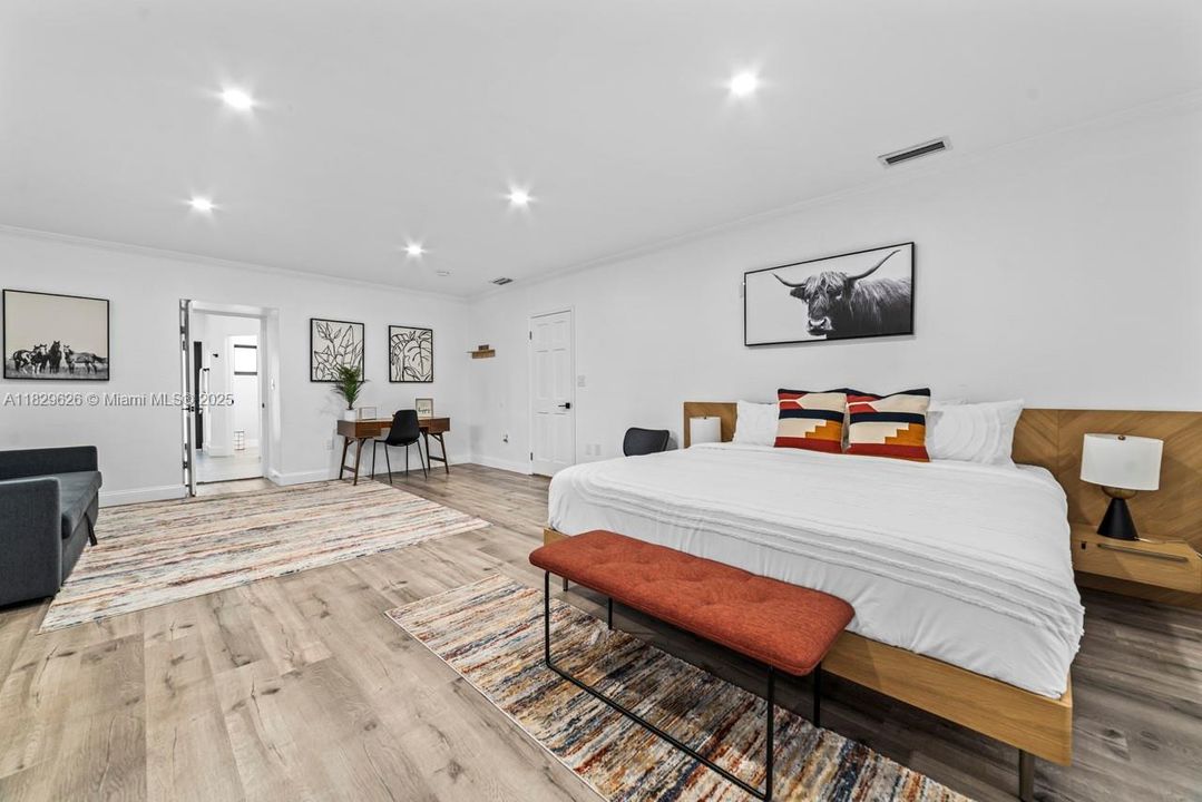 For Rent: $16,500 (5 beds, 6 baths, 3996 Square Feet)