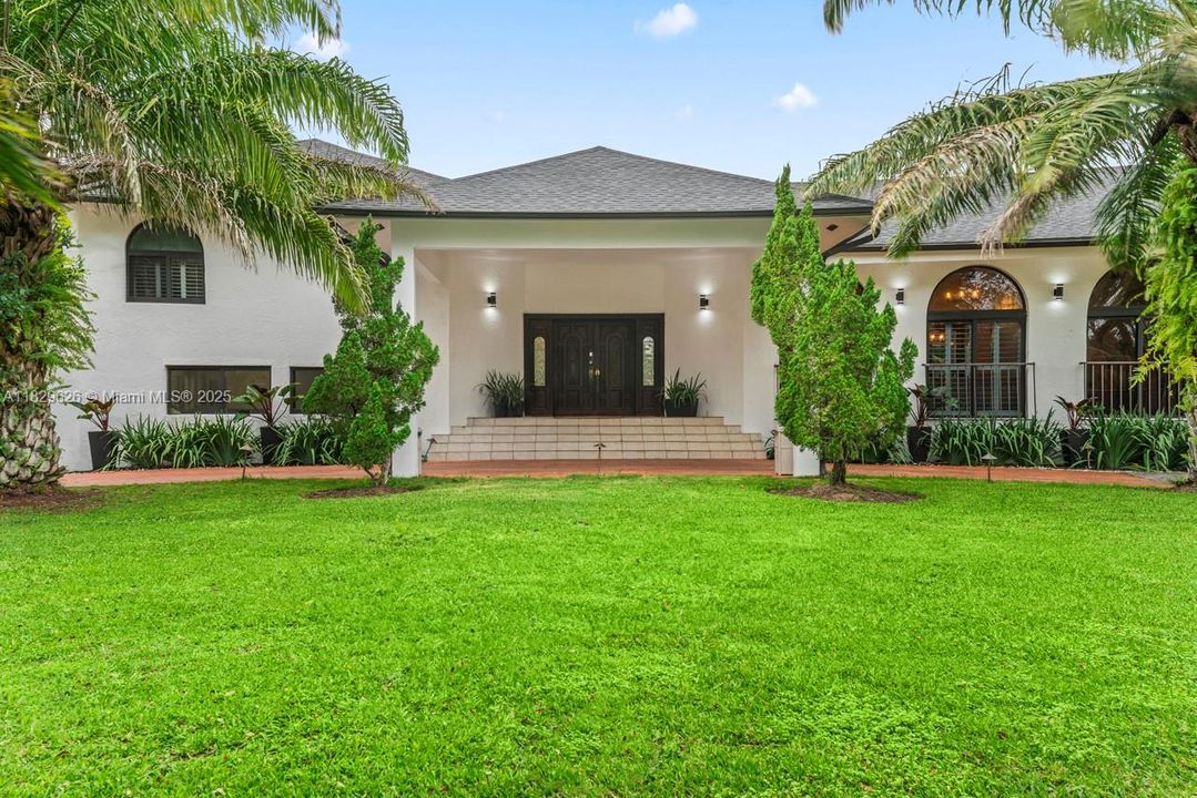 For Rent: $16,500 (5 beds, 6 baths, 3996 Square Feet)