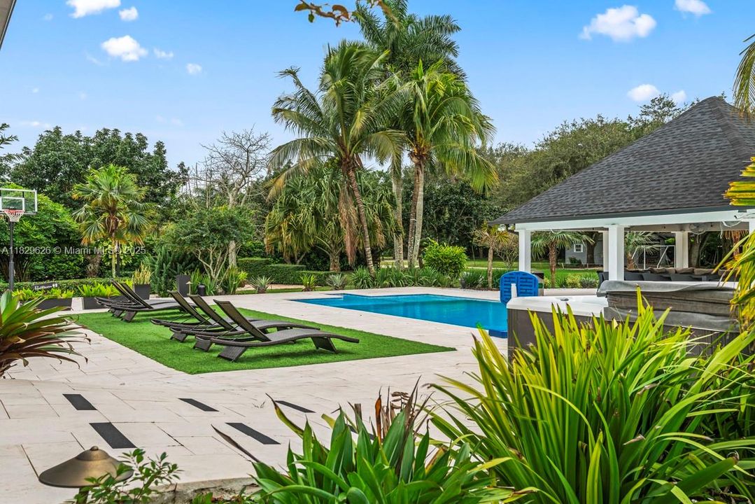 For Rent: $16,500 (5 beds, 6 baths, 3996 Square Feet)