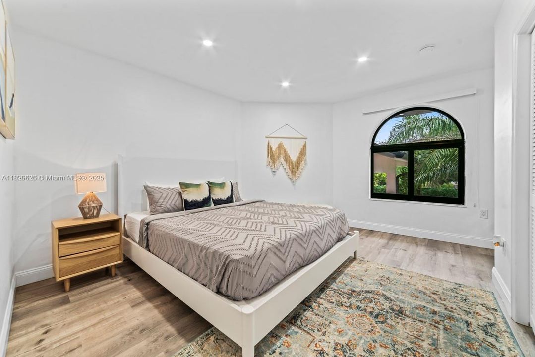 For Rent: $16,500 (5 beds, 6 baths, 3996 Square Feet)