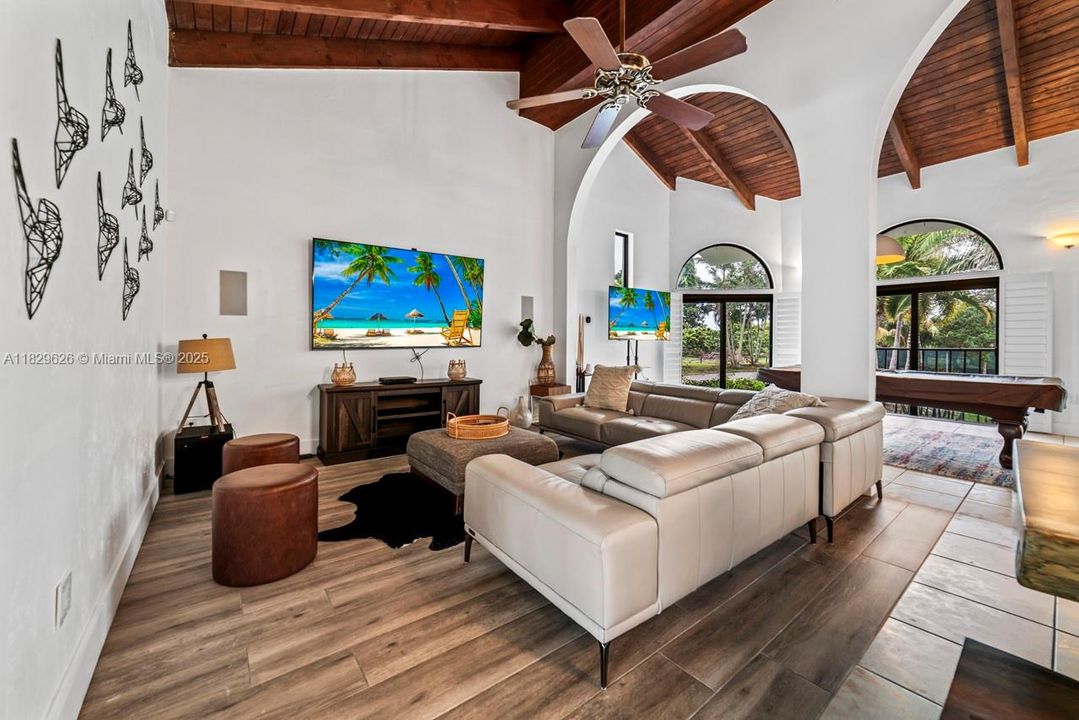 For Rent: $16,500 (5 beds, 6 baths, 3996 Square Feet)