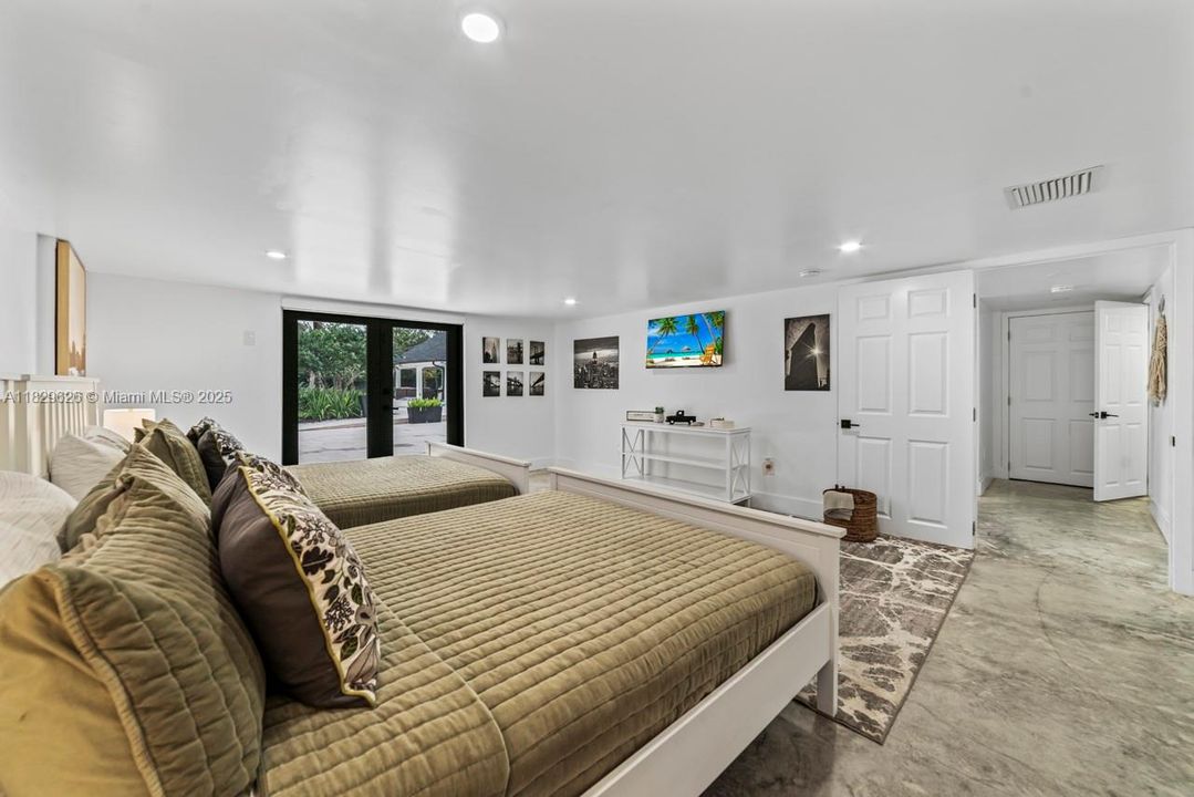 For Rent: $16,500 (5 beds, 6 baths, 3996 Square Feet)