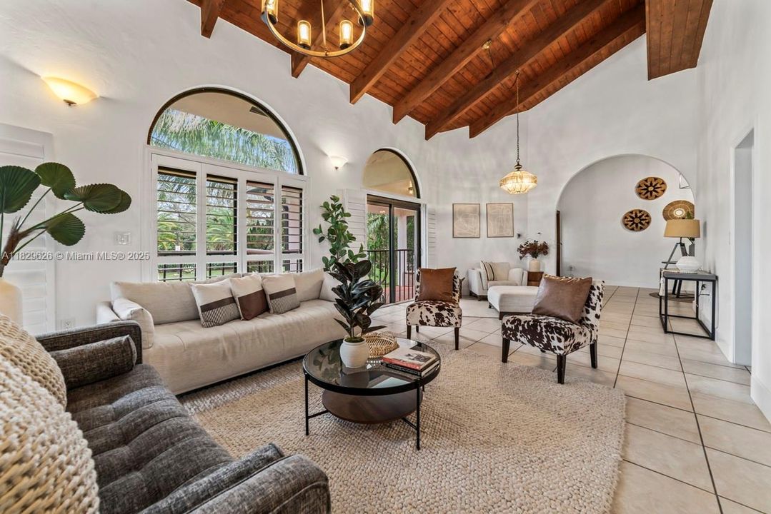 For Rent: $16,500 (5 beds, 6 baths, 3996 Square Feet)