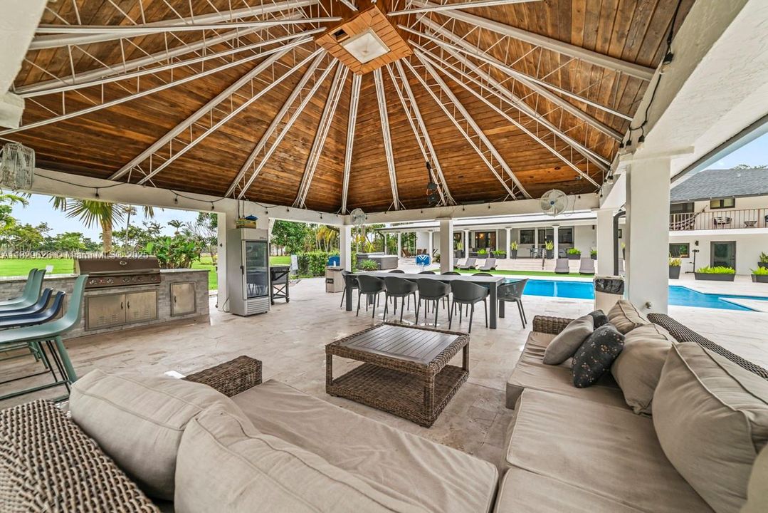 For Rent: $16,500 (5 beds, 6 baths, 3996 Square Feet)