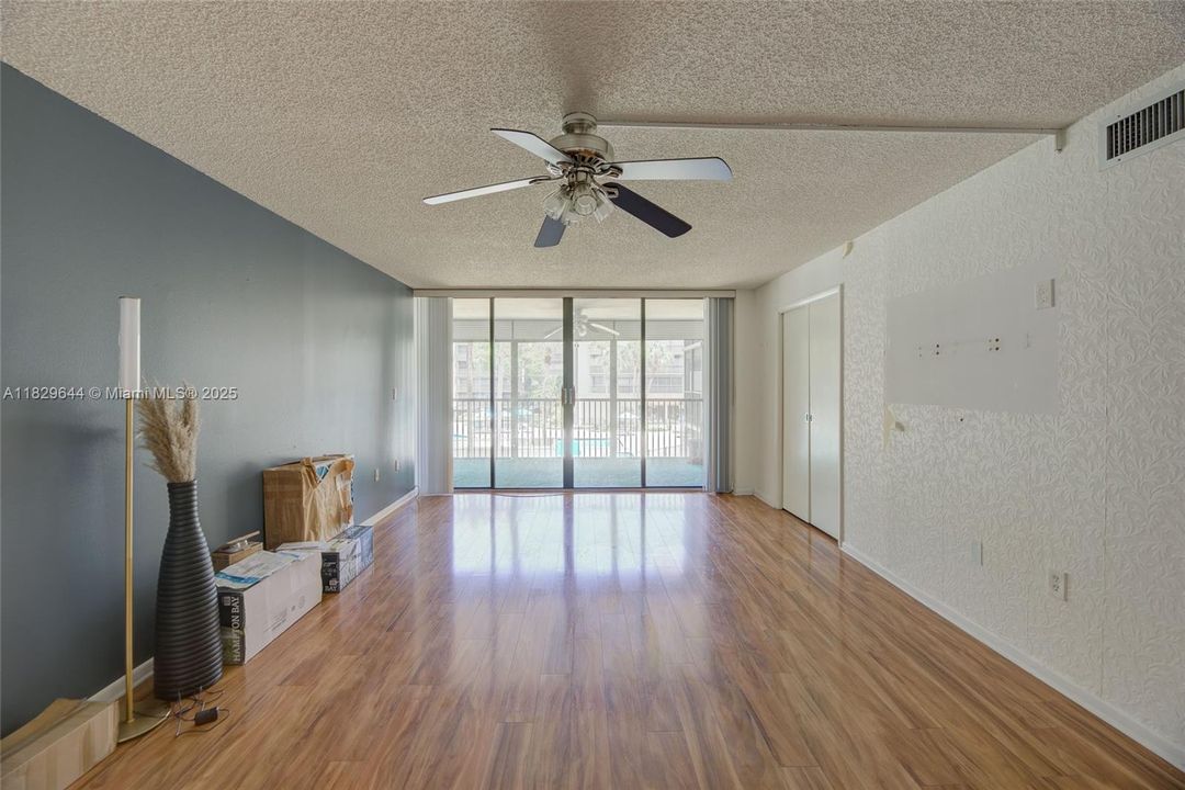 Activo con contrato: $268,000 (2 camas, 2 baños, 1314 Pies cuadrados)