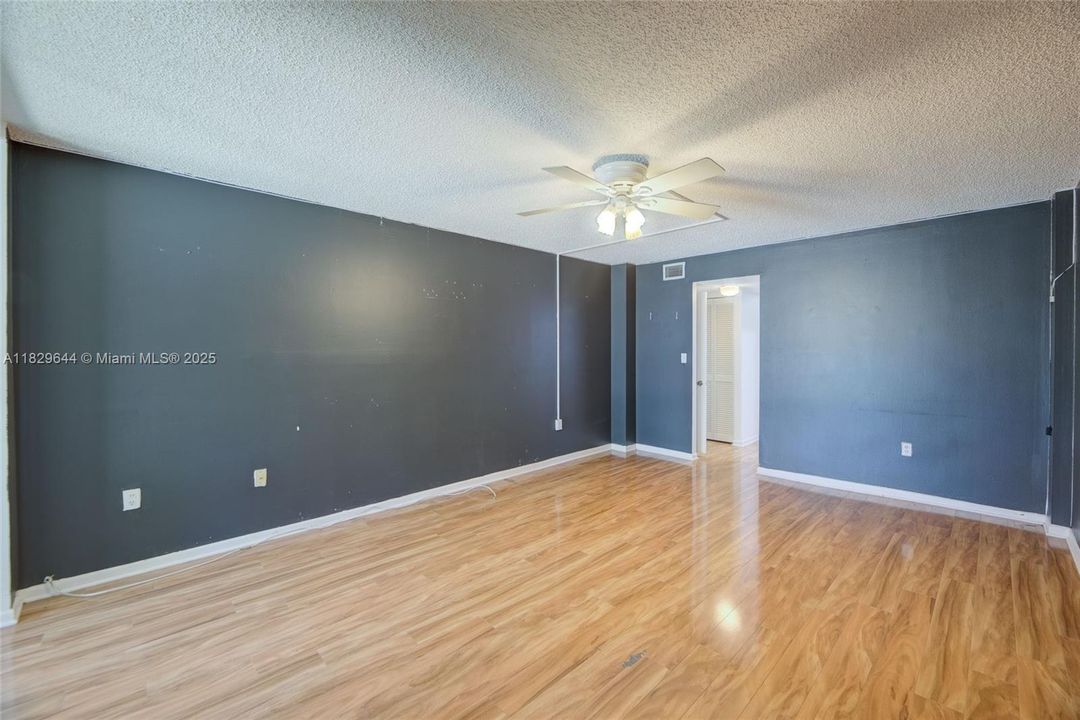 Activo con contrato: $268,000 (2 camas, 2 baños, 1314 Pies cuadrados)