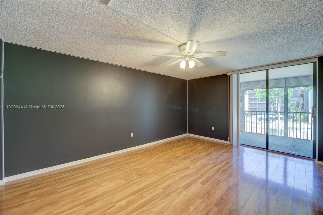 Activo con contrato: $268,000 (2 camas, 2 baños, 1314 Pies cuadrados)