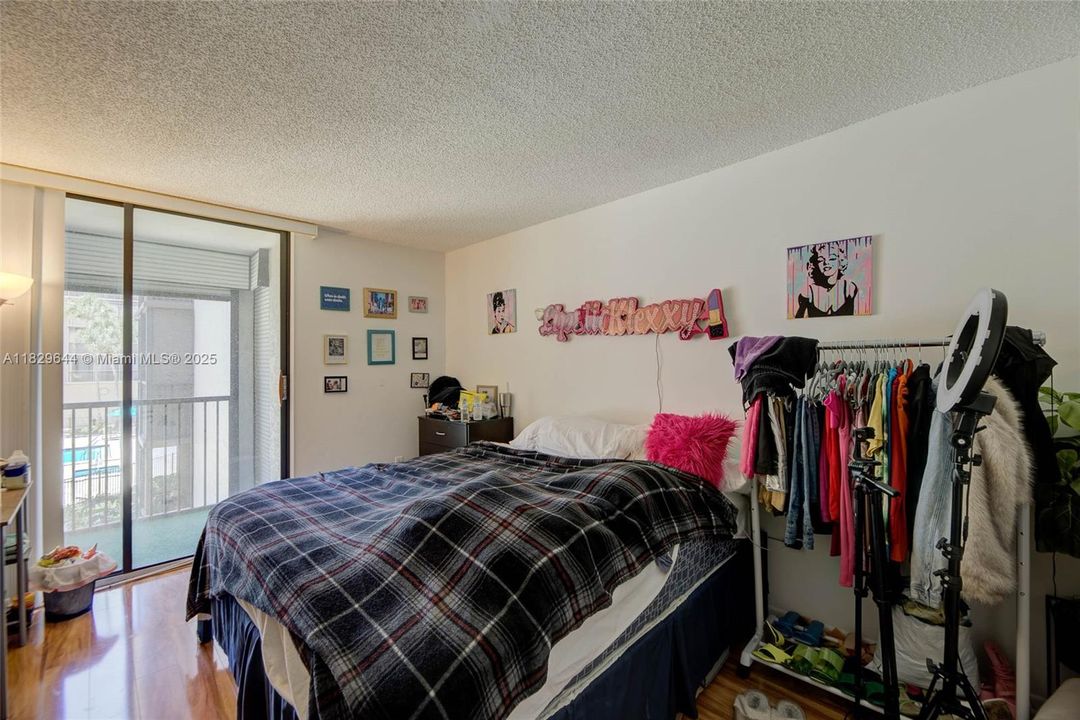 Activo con contrato: $268,000 (2 camas, 2 baños, 1314 Pies cuadrados)