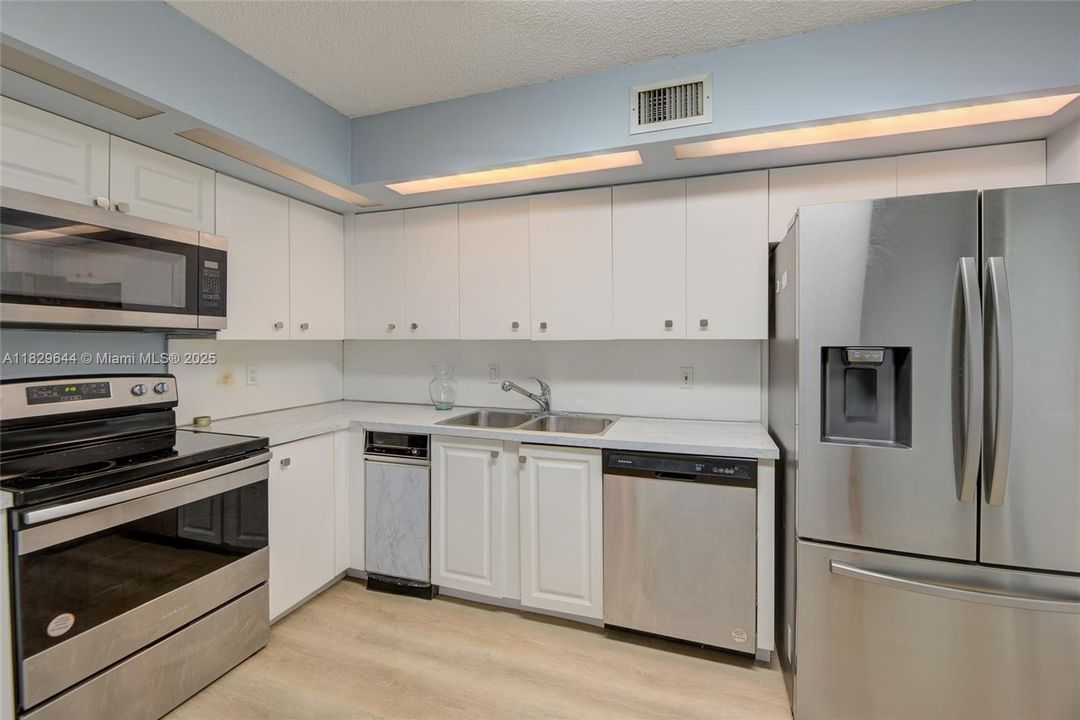 Activo con contrato: $268,000 (2 camas, 2 baños, 1314 Pies cuadrados)