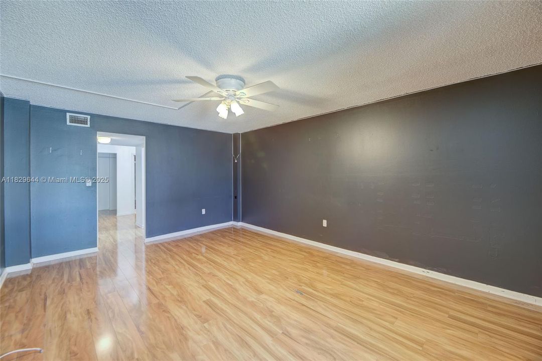 Activo con contrato: $268,000 (2 camas, 2 baños, 1314 Pies cuadrados)