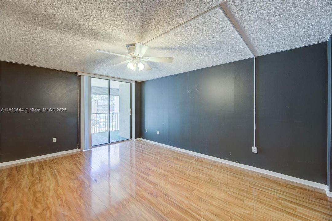 Activo con contrato: $268,000 (2 camas, 2 baños, 1314 Pies cuadrados)