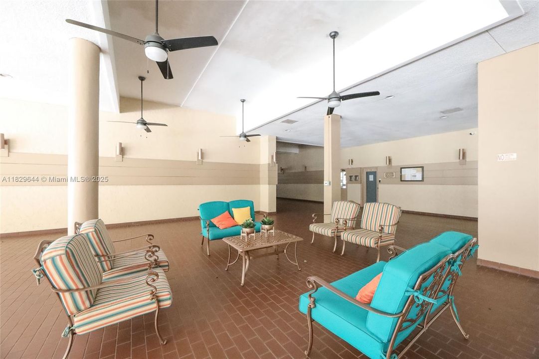 Activo con contrato: $268,000 (2 camas, 2 baños, 1314 Pies cuadrados)