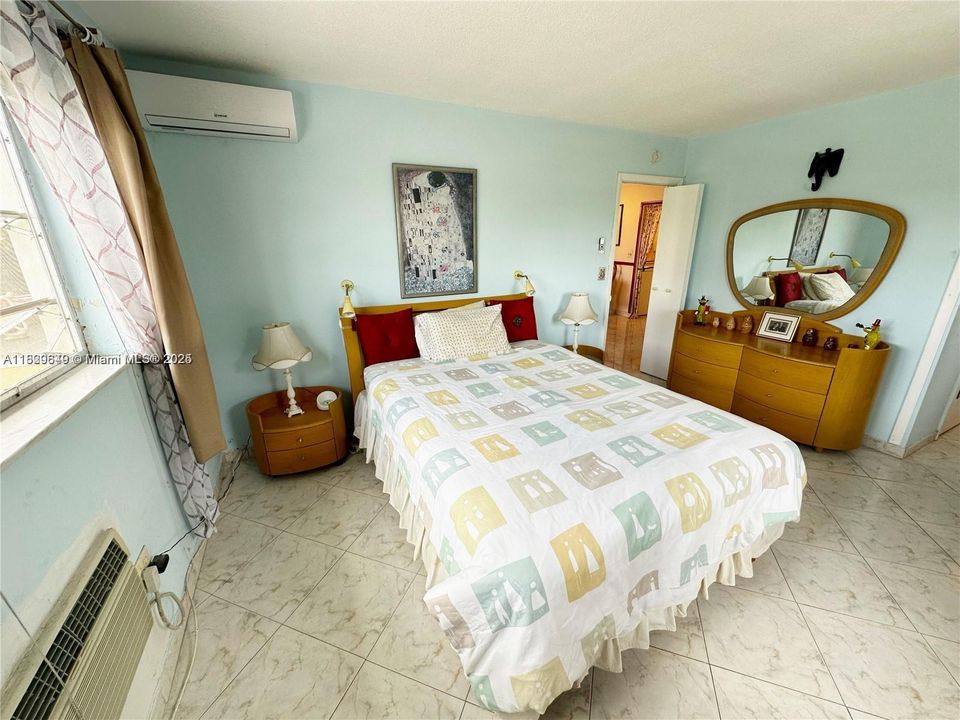 For Sale: $58,900 (1 beds, 1 baths, 883 Square Feet)