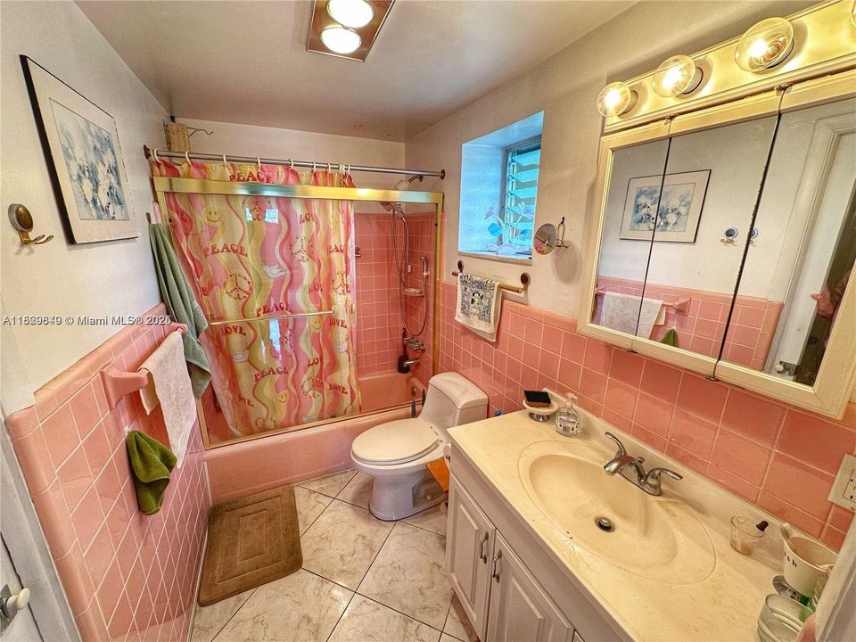 For Sale: $58,900 (1 beds, 1 baths, 883 Square Feet)