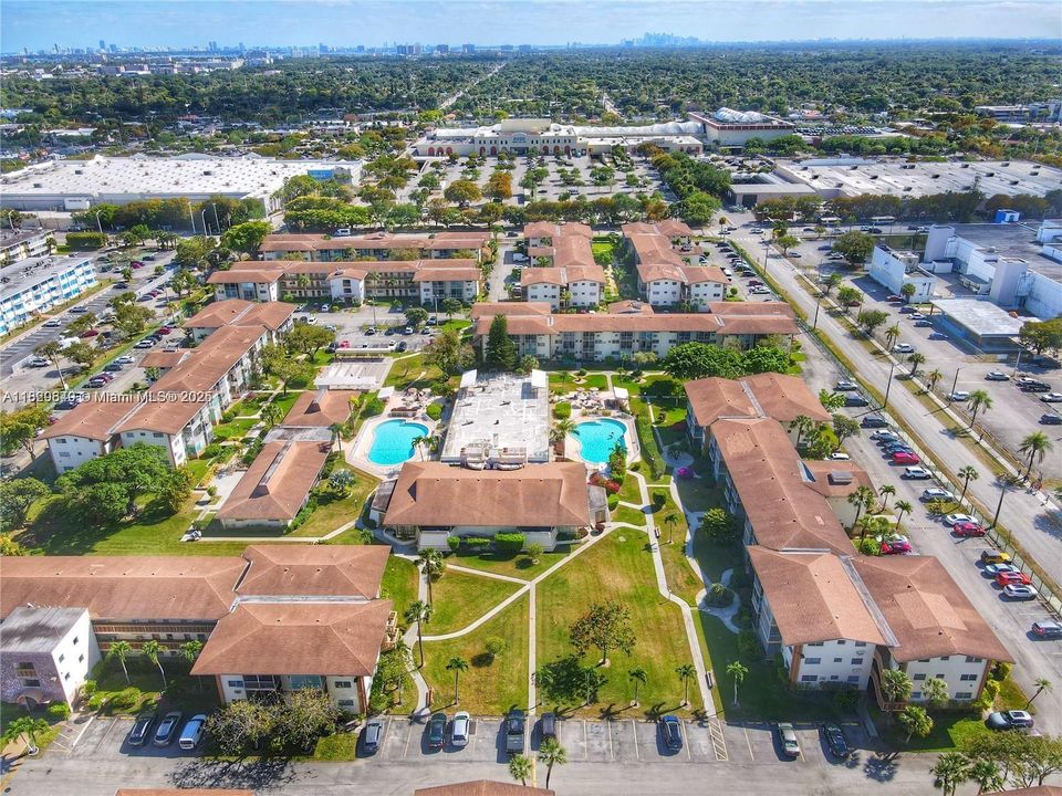 For Sale: $58,900 (1 beds, 1 baths, 883 Square Feet)