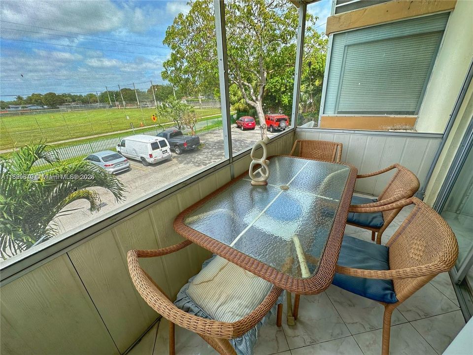 For Sale: $58,900 (1 beds, 1 baths, 883 Square Feet)