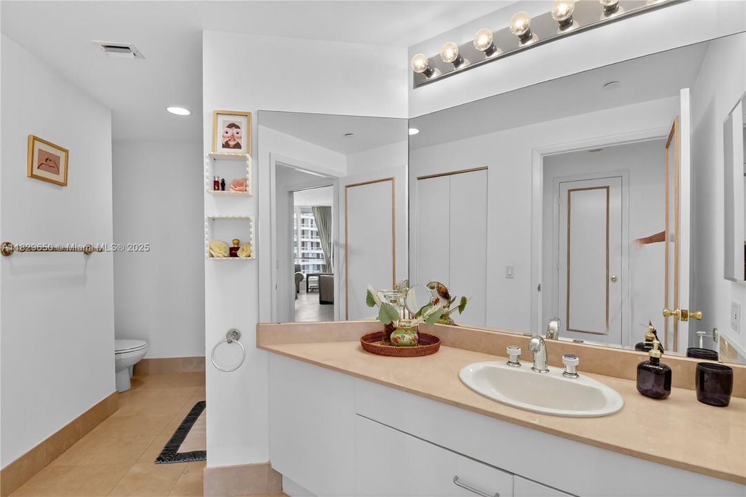 待售: $960,000 (2 贝兹, 2 浴室, 2190 平方英尺)