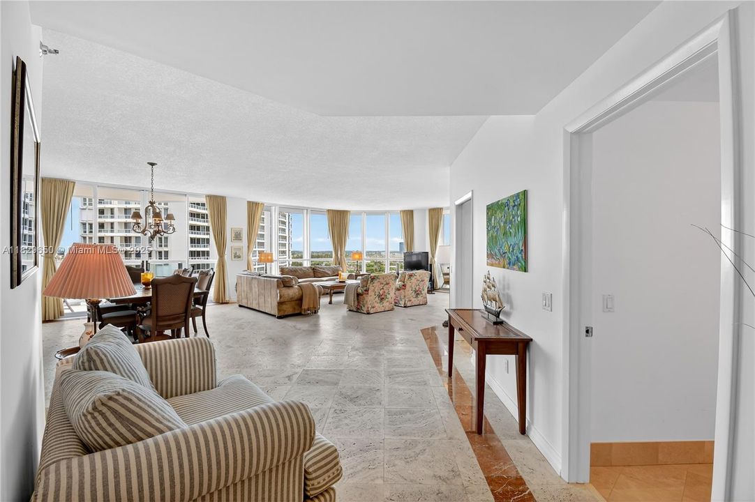 待售: $960,000 (2 贝兹, 2 浴室, 2190 平方英尺)