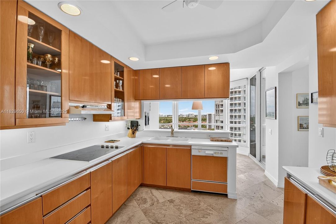 待售: $960,000 (2 贝兹, 2 浴室, 2190 平方英尺)