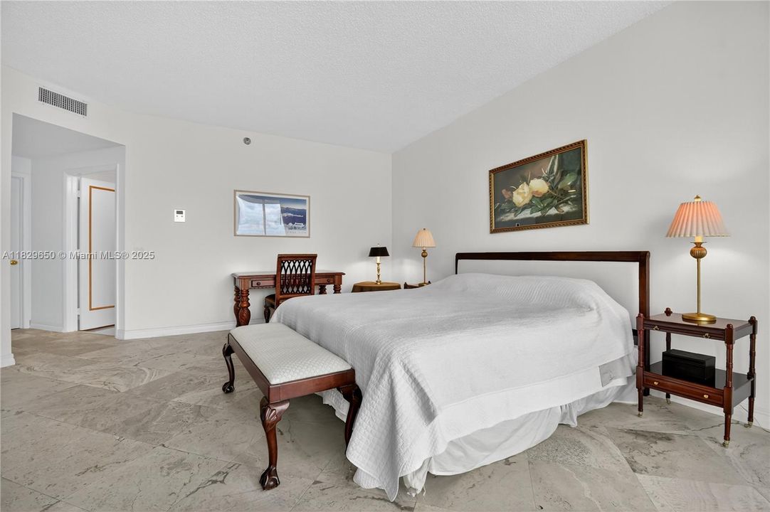 待售: $960,000 (2 贝兹, 2 浴室, 2190 平方英尺)