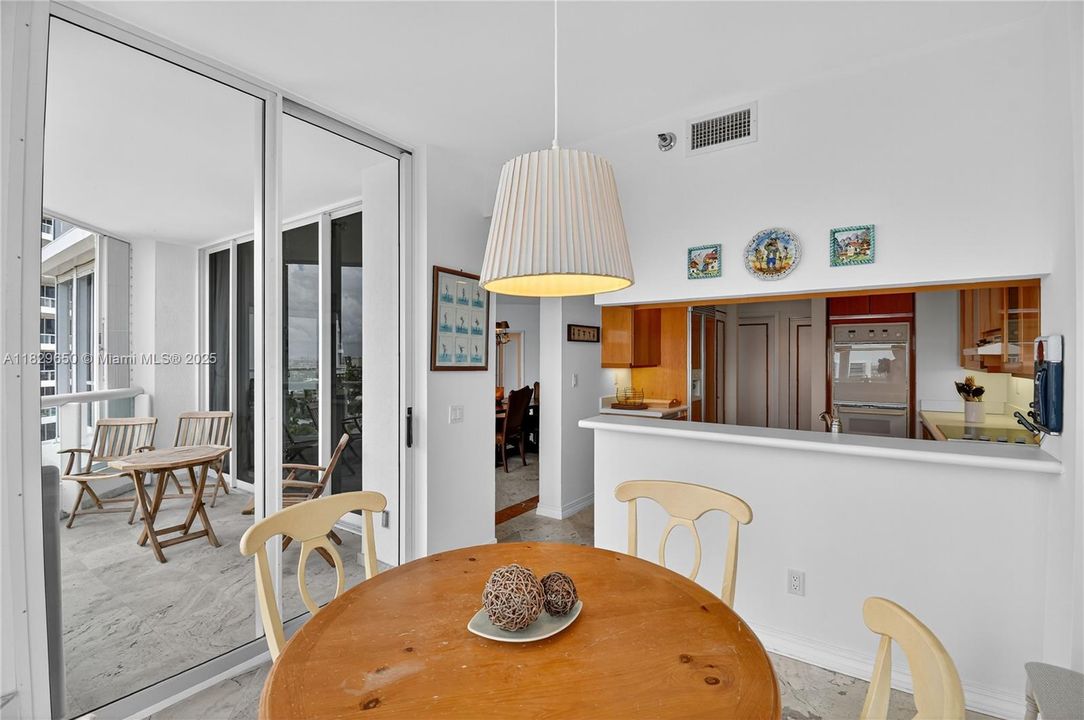 待售: $960,000 (2 贝兹, 2 浴室, 2190 平方英尺)