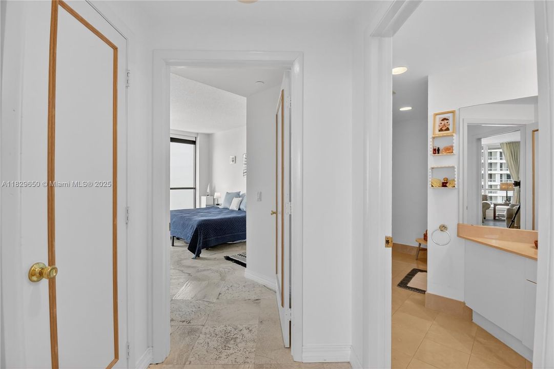 待售: $960,000 (2 贝兹, 2 浴室, 2190 平方英尺)