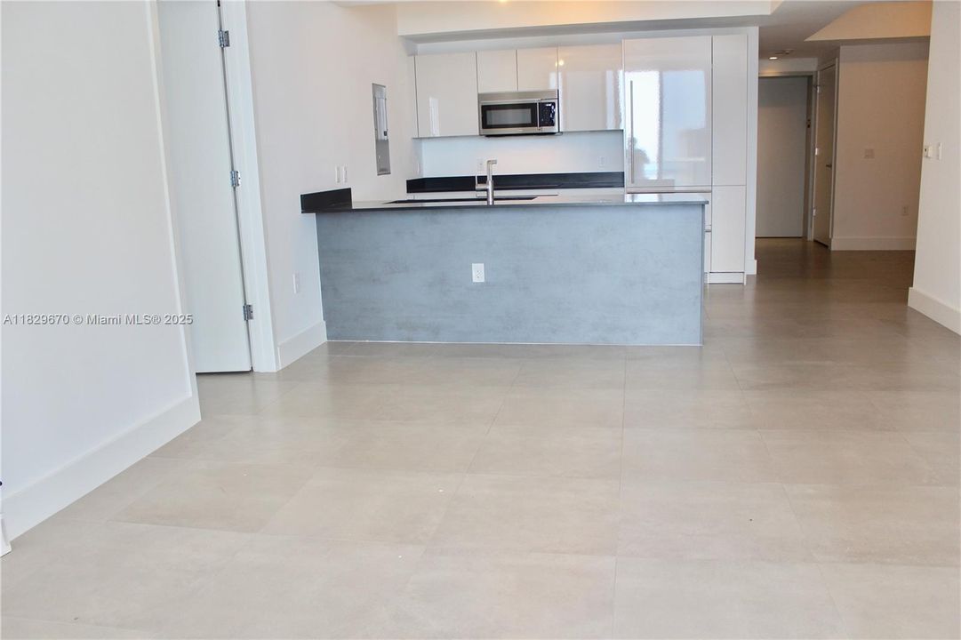 For Sale: $1,099,000 (2 beds, 3 baths, 1283 Square Feet)