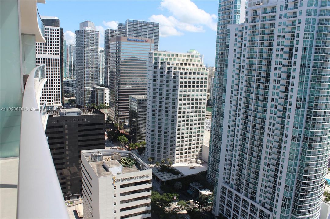 For Sale: $1,099,000 (2 beds, 3 baths, 1283 Square Feet)