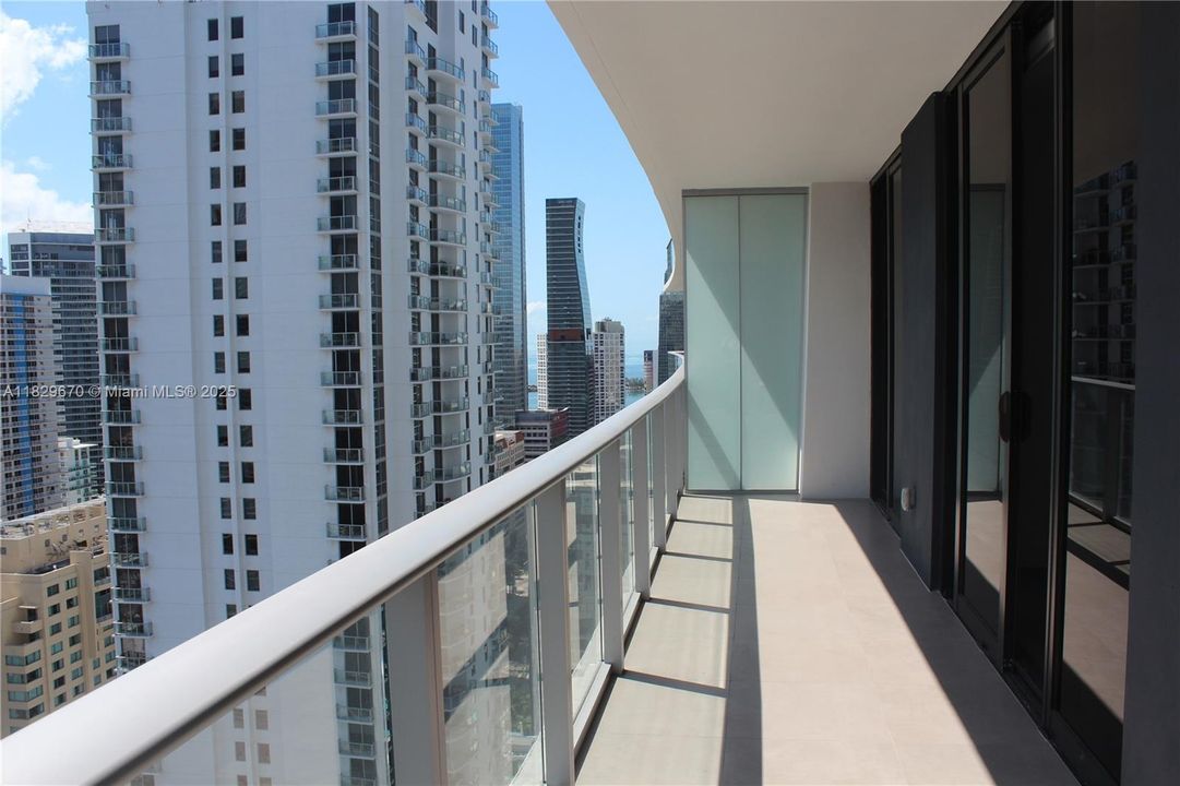 For Sale: $1,099,000 (2 beds, 3 baths, 1283 Square Feet)